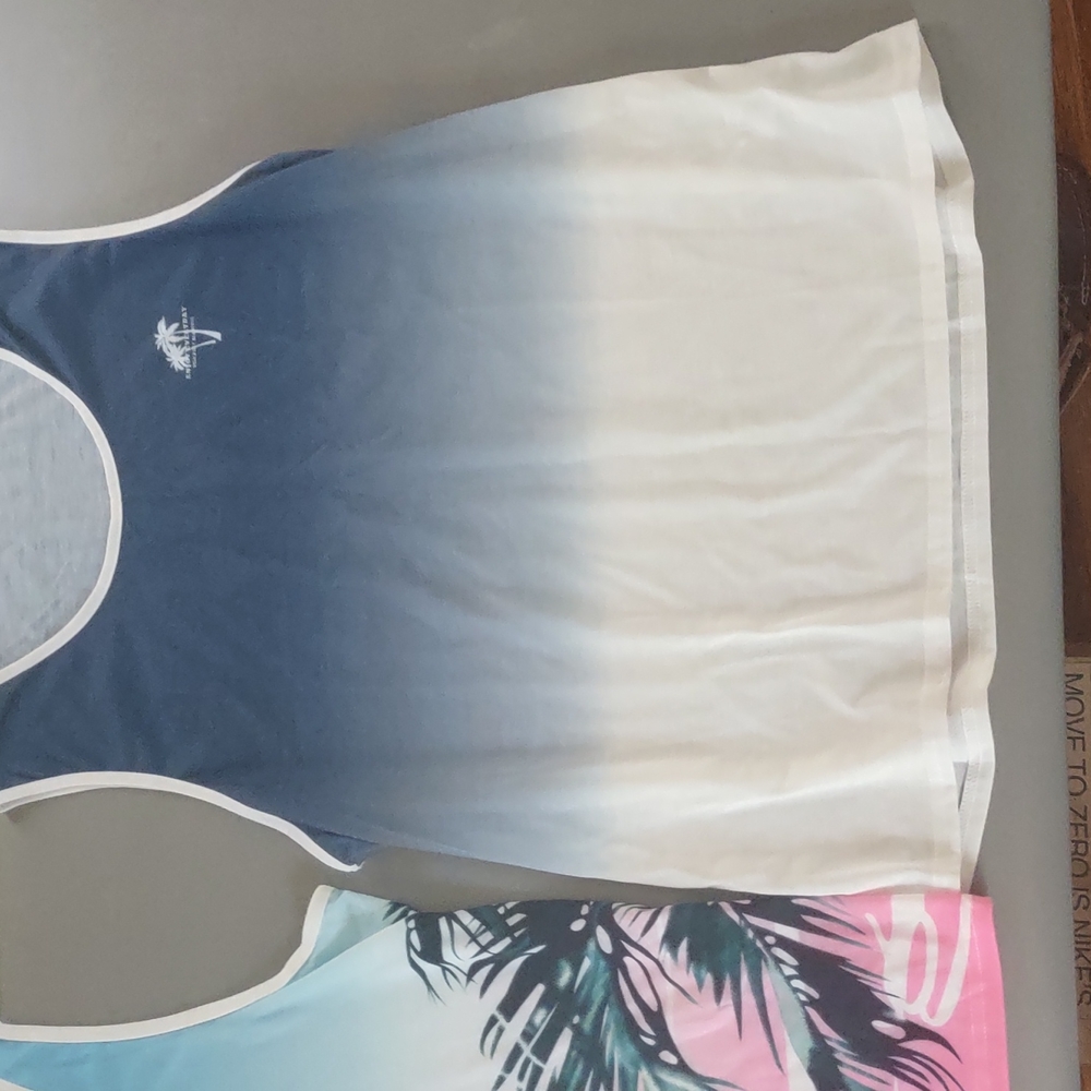 3 Tank tops XL - Picture 4 of 8